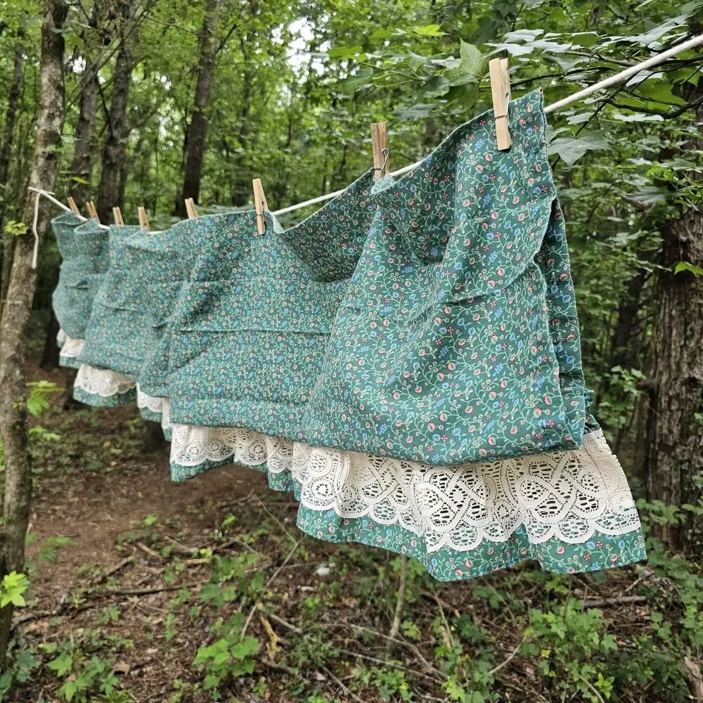 Vintage JCPenney Green Floral Cottage Farmhouse Valance With Lace Trim